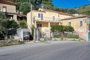 CASA INDIPENDENTE A MONTECORICE