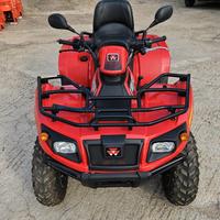 Quad fuoristrada ATV 4x4 rosso