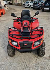 Quad fuoristrada ATV 4x4 rosso