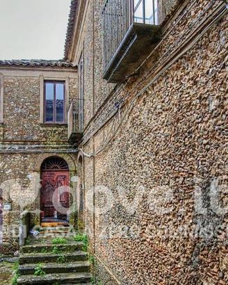 Casa indipendente di 150 m² con 3 locali a Girifal