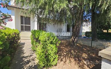 Porzione di bifamiliare con giardino