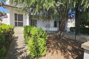 Porzione di bifamiliare con giardino