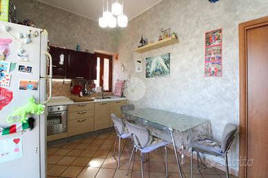 2 LOCALI A NAPOLI