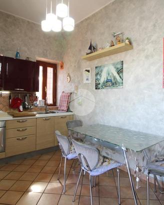 2 LOCALI A NAPOLI