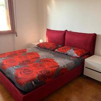 Letto matrimoniale contenitore in microfibra rosso