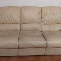 Divano 3 posti con poggiapiedi estraibili