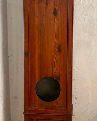 Antico orologio a pendolo a torre
