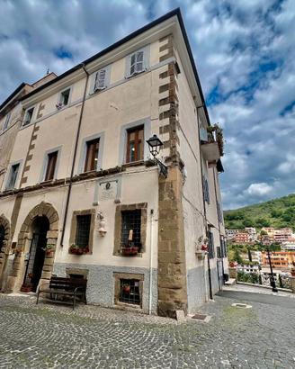 Poli: appartamento ristrutturato centro paese