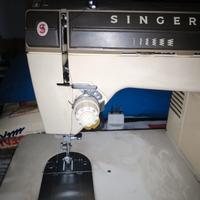 Macchina da cucire elettrica della Singer