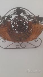 Portariviste in ferro battuto e vimini