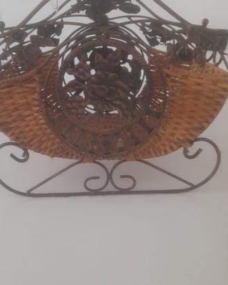 Portariviste in ferro battuto e vimini