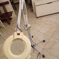 lampada con luce di ingrandimento 