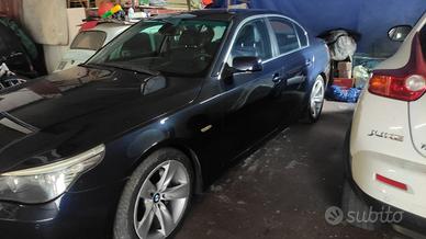 Bmw 525d anno 2007, interni in pelle nera