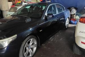 Bmw 525d anno 2007, interni in pelle nera