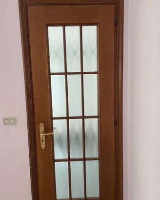 Porte in noce con maniglia in ottone