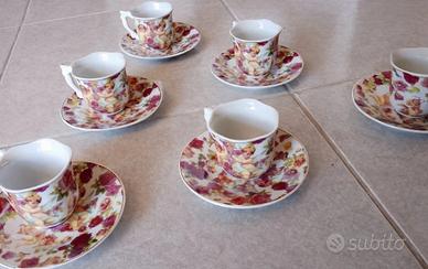 set piattini e tazzine in porcellana con decoro