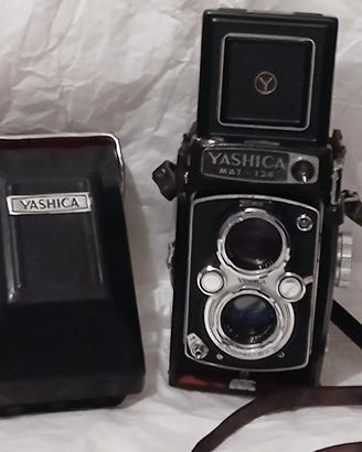 Macchina fotografica Yashica Mat 124