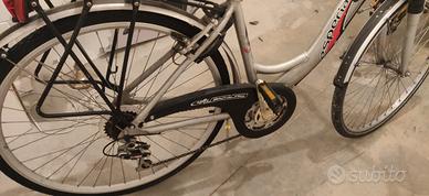 Bicicletta 28 da donna in lega leggera 