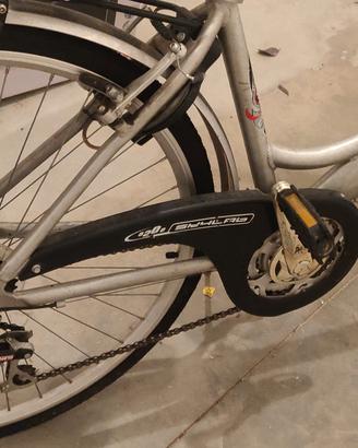 Bicicletta 28 da donna in lega leggera 