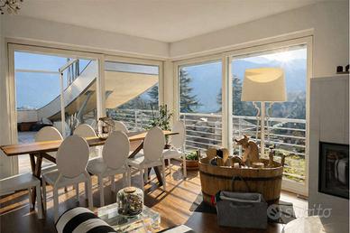 SPLENDIDO TRILOCALE CON VISTA SUL LAGO