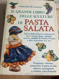 Libro per le sculture con la pasta di sale