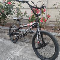 bmx  da acrobazie 