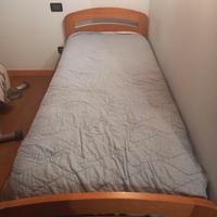 Letto singolo in legno