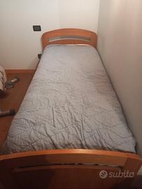 Letto singolo in legno