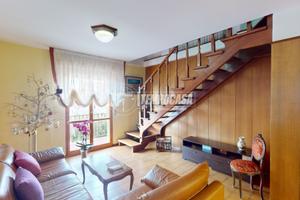 AMPIO APPARTAMENTO CON DOPPIO GARAGE E MANSARDA AB