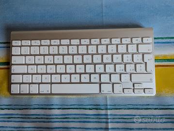 Tastiera e trackpad wireless originali Apple 
