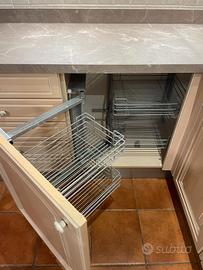 cestello estraibile per angolo cucina