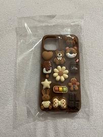 Cover marrone Iphone 13 con charm Makemepop