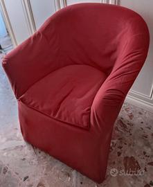 Poltroncina colore rosso spento