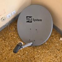 Parabola satellitare con braccio