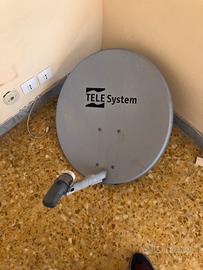 Parabola satellitare con braccio