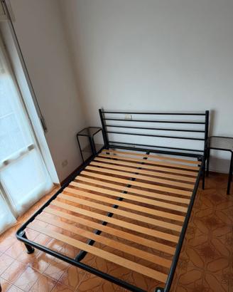 letto matrimoniale con comodini