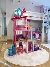 Casa di barbie praticamente nuova