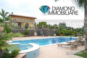 Esclusiva villa con piscina a Fiumefreddo