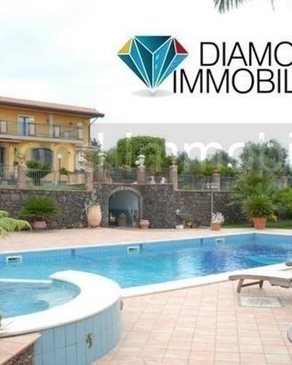 Esclusiva villa con piscina a Fiumefreddo