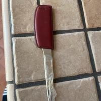 Taglia carte in cuoio markiaro