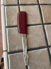 Taglia carte in cuoio markiaro