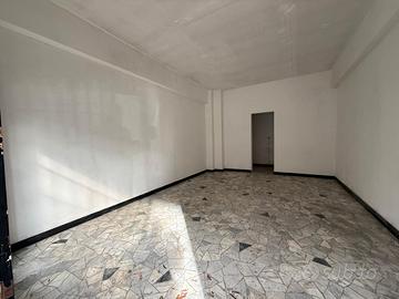 Jonio - negozio ad.te viale jonio