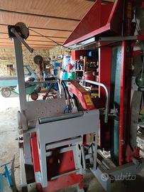 sega circolare con nastro trasportatore 