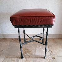 sgabello ferro battuto con cuscino in pelle