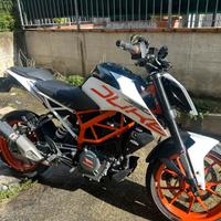 Moto ktm duke 390