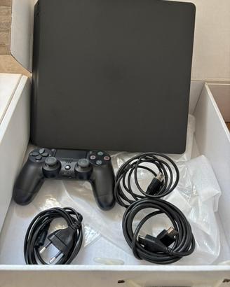 PlayStation 4 slim 500 giga più 3 giochi