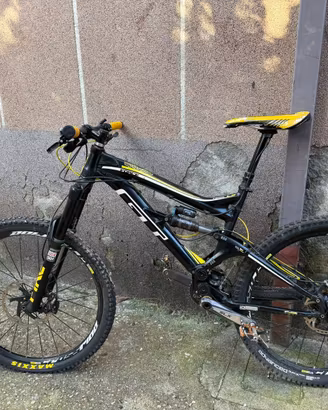 bicicletta gt force team