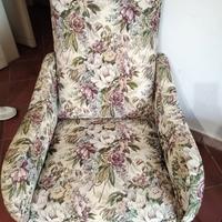 Poltrona vintage più tavolino piedini in ferro