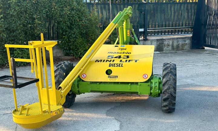 S89 Piattaforma semovente giretta diesel 3,5 m