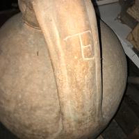 Anfora antica vasche in pietra ecc.